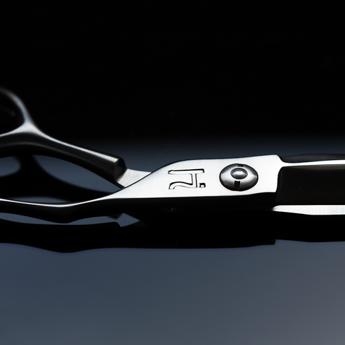 What's-Wrong-With-My-Scissors-How-to-Check-Clean-and-Maintain-Your-Hattori-Hanzo-Shears3