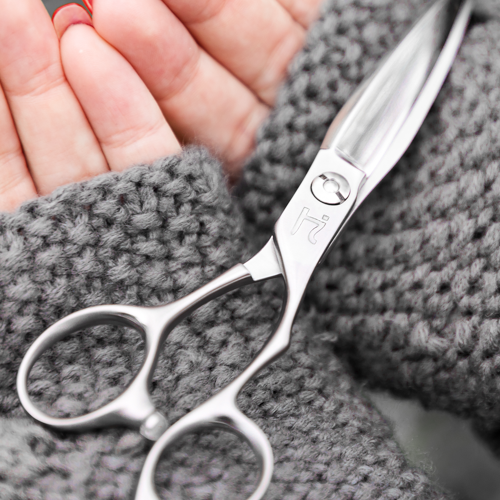 What's-Wrong-With-My-Scissors-How-to-Check-Clean-and-Maintain-Your-Hattori-Hanzo-Shears4