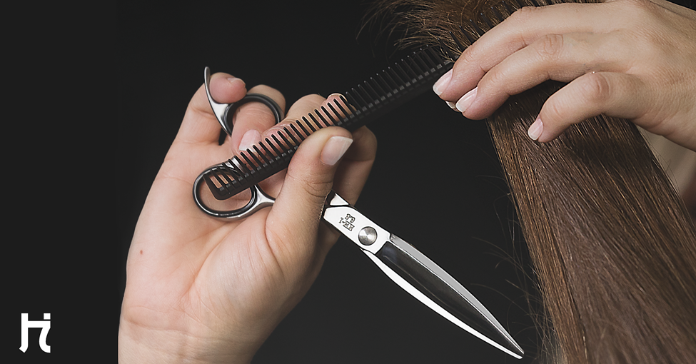 how to hold haircutting scissors