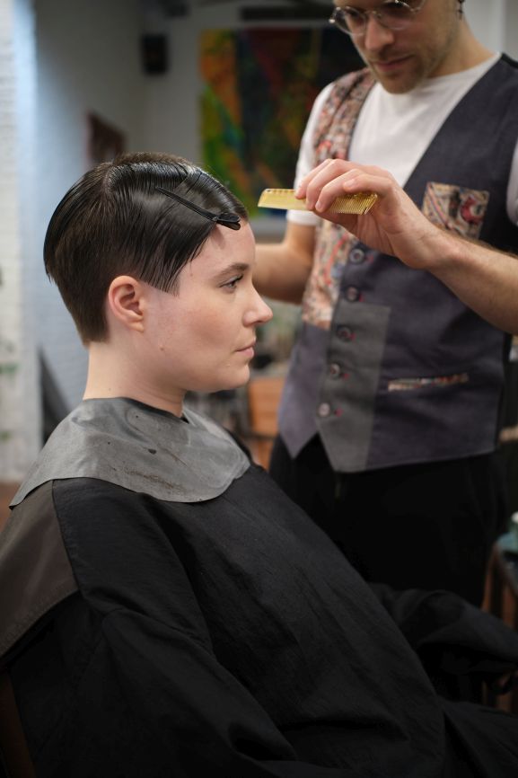 the mixie short haircut shears guide